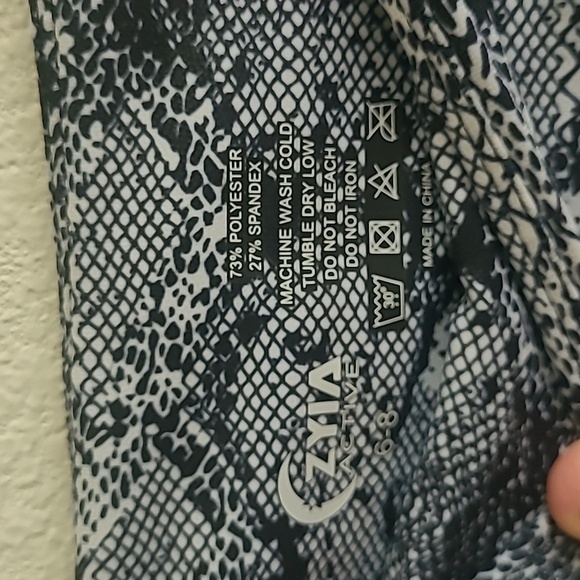 Zyia Active Cobra Cropped Pocket Light N Tight Size 6-8 - Picture 3 of 3